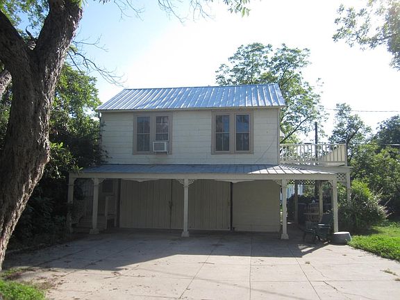 1895 Garage
