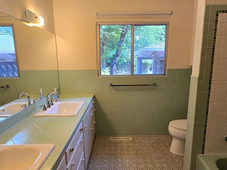 435 1/2 Zion St — Photo 10