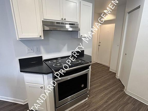 4th image of 215 Humboldt Pkwy #B2