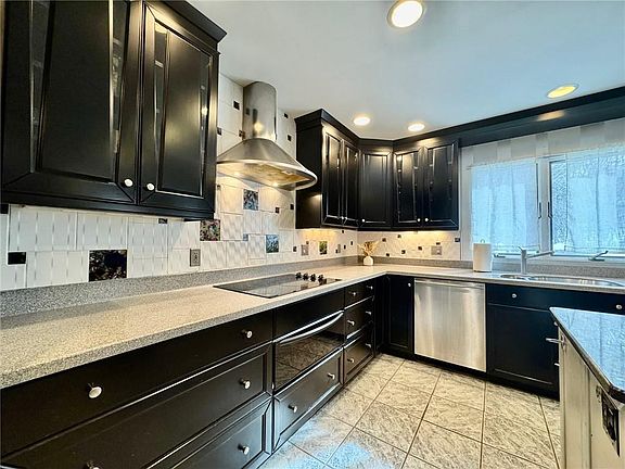 4th image of 25 Coachman Pike