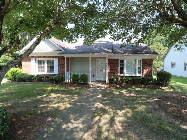 899 Woodland Trace Dr