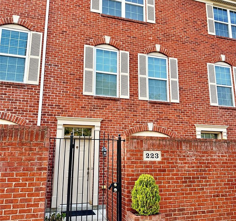 1st image of 223 E 1st St