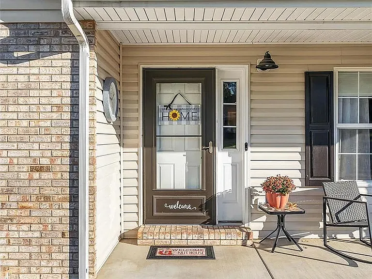 2109 Brookview Ct — Photo 4