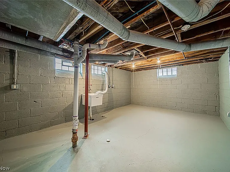 25770 Farringdon Ave — Photo 6