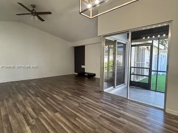 817 NE 214th Ln APT 4, Miami, FL 33179