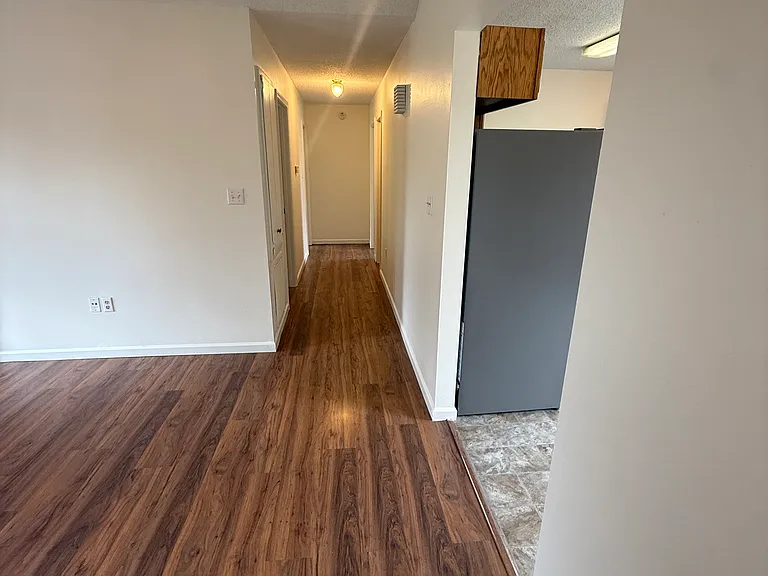2216 Jonathan Ln — Photo 3