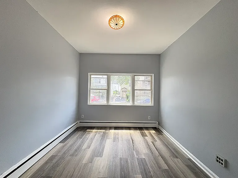 24 Beacon Ave #3E — Photo 2