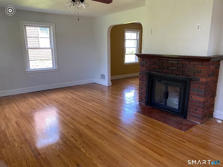 304 Buckingham St — Photo 2