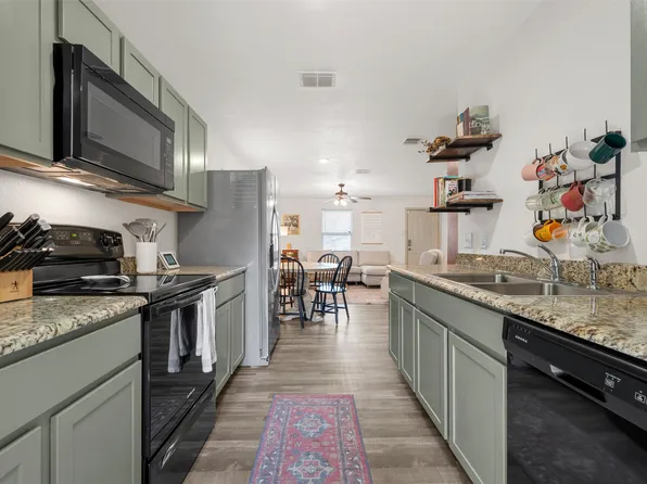 1124 N 13th St, Waco, TX 76707