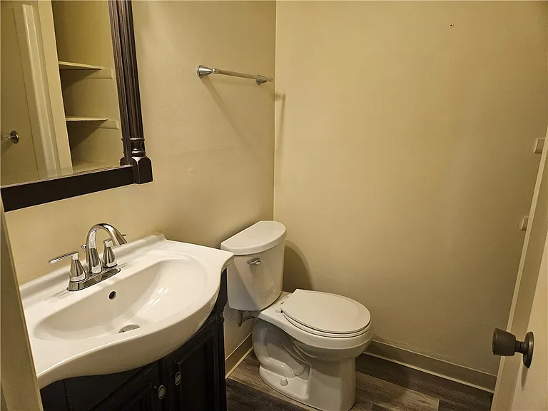 909 Chapel Rd #7 — Photo 6
