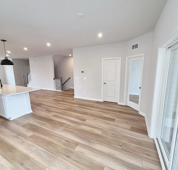 648 Brookwood Glen Ter #B — Photo 10