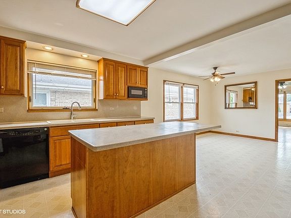 3rd image of 4445 N Osage Ave