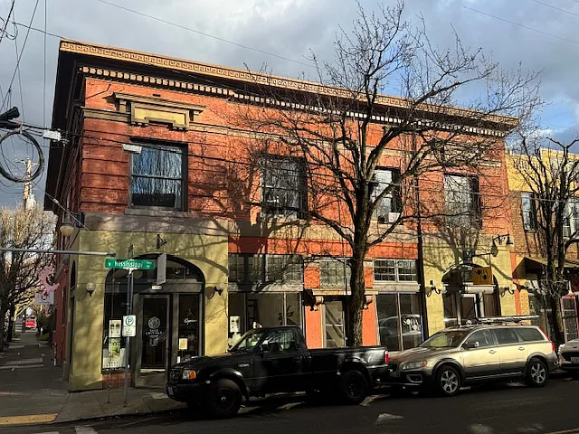 3974 N Mississippi Ave — Photo 3