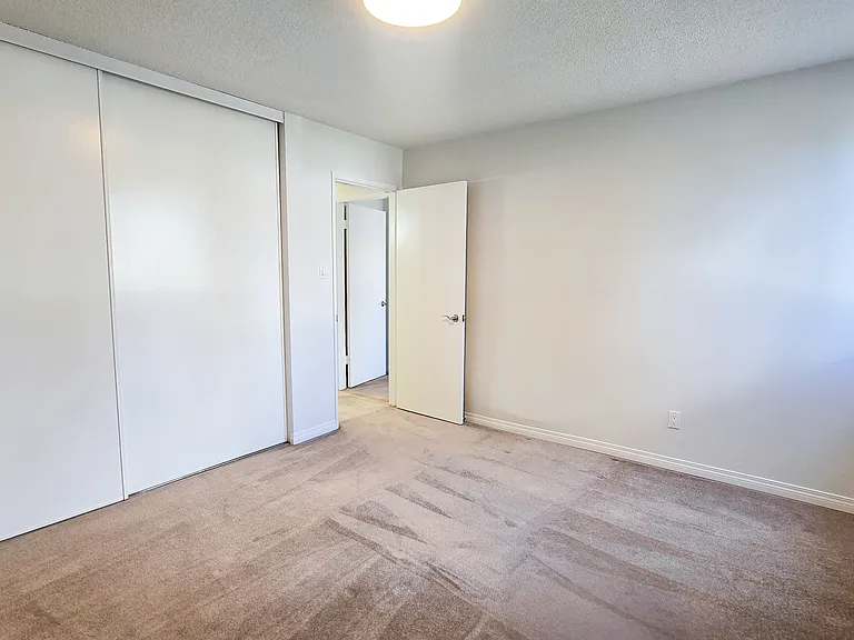 5045 Whitemud Rd NW — Photo 18