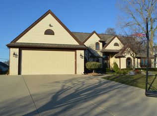 39631 Westminster Cir, Novi, MI 48375