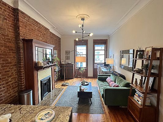2nd image of 334 W 88th St APT 9