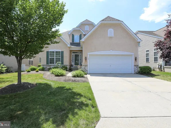17 McConkey Dr, Washington Crossing, PA 18977