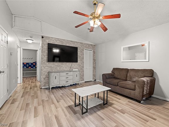 4th image of 120 Warden Ave