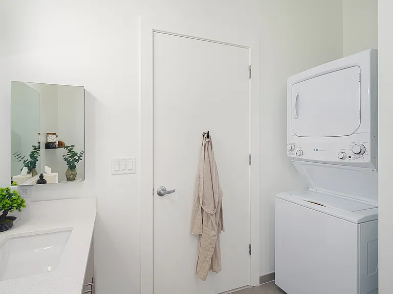 River House Apartments — Photo 11