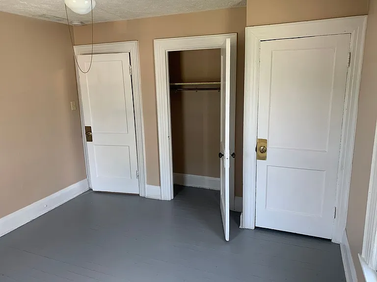 1110 Laird Ave — Photo 8