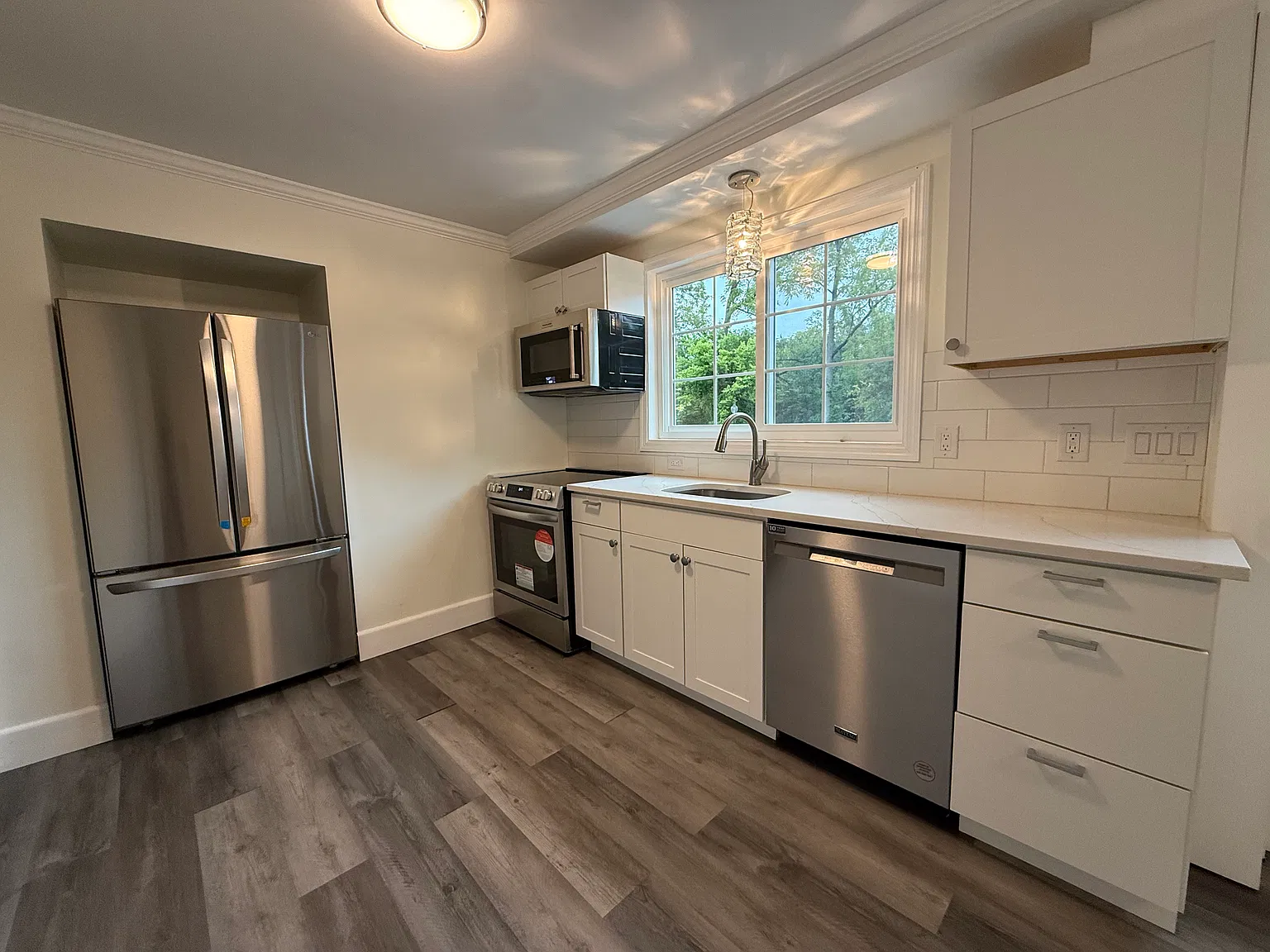 85 E Main St — Photo 2