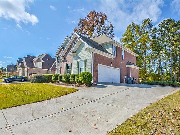 3rd image of 915 Arbor Dr