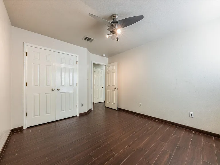 207 Baldwin St — Photo 8