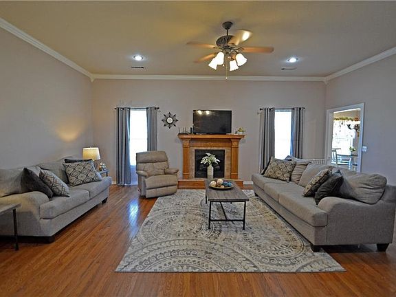 2nd image of 718 Hankins Ave