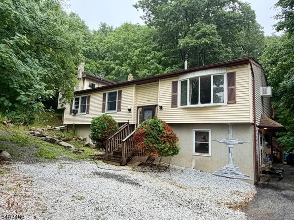 120 Barry Dr N, Vernon Twp., NJ 07422