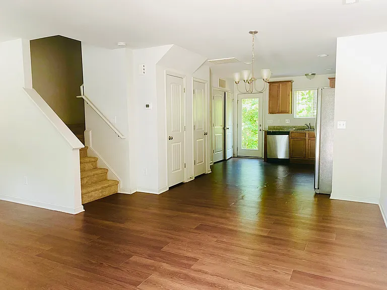 533 Hobkirks Pl — Photo 1