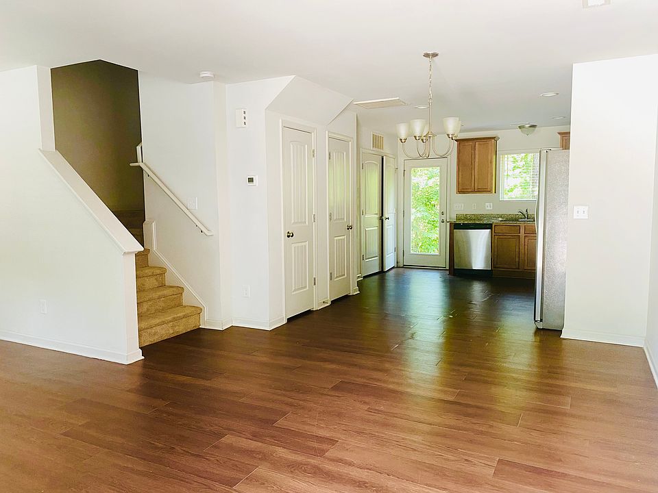1st image of 533 Hobkirks Pl