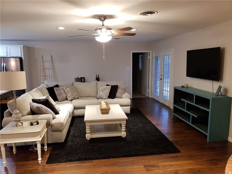 1st image of 844 Woodcrest Dr