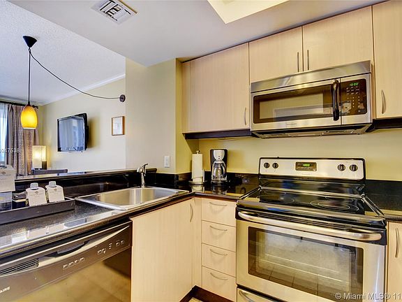 5th image of 2951 S Bayshore Dr #703