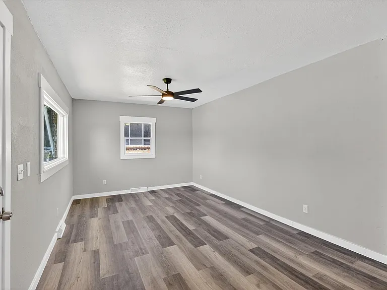 759 Howland Ave #B — Photo 4