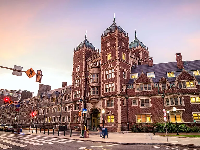 Penn's campus is just a 5-minute walk away and Drexel is a short 4-minute bike ride