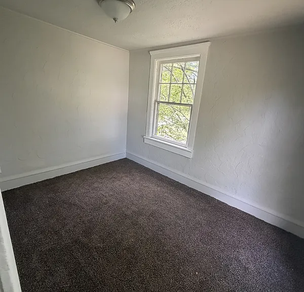 12315 Revere Ave — Photo 8