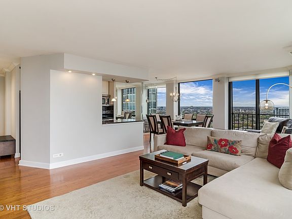 4th image of 345 W Fullerton Pkwy APT 2708
