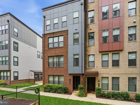 12138 Loblolly Dr #30, Fairfax, VA 22033
