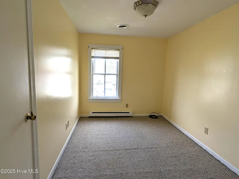 710 Beech St — Photo 14