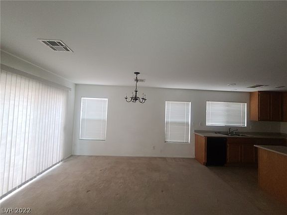 4th image of 520 Shire Hall St #0