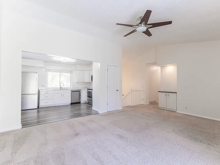 11212 Z St — Photo 3