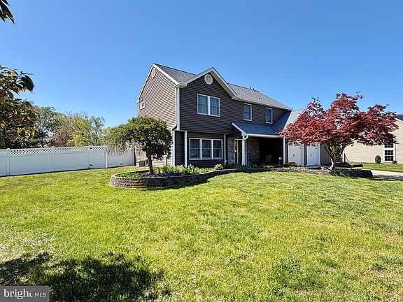3rd image of 91 Longwood Dr