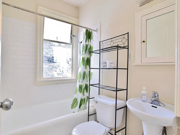 935 Jervis St #8 — Photo 11
