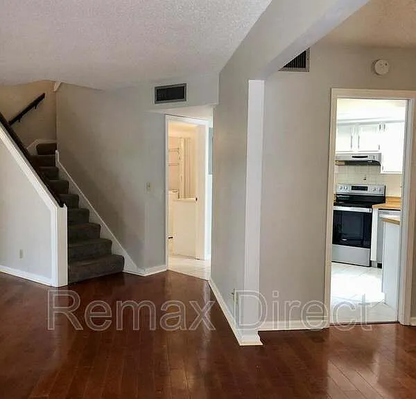 4300 Hazel Ave — Photo 2