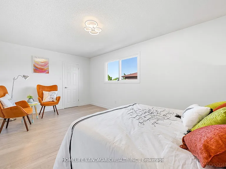 25 Lansbury Dr — Photo 16