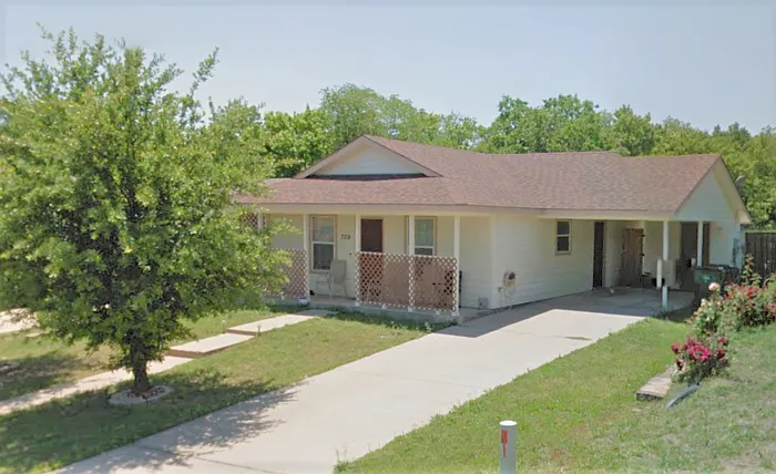 709 Pride Ct — Photo 1