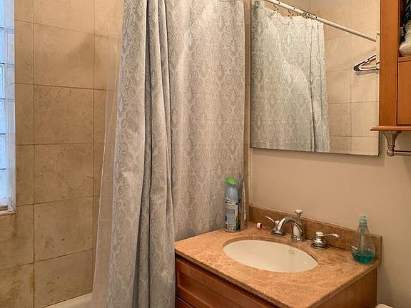 3rd image of 4753 N Magnolia Ave