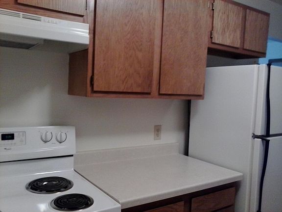 New, clean kitchen appliances !