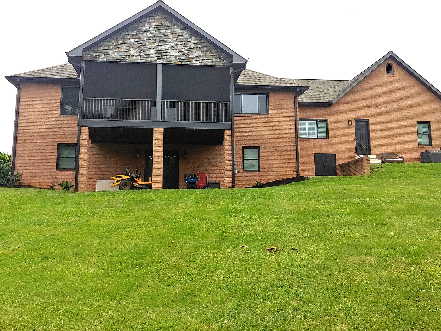 4 bed, 3486 sqft, $3,200 — Photo 4