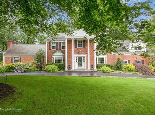 2 Fox Hunt Ln, Great Neck, NY 11020